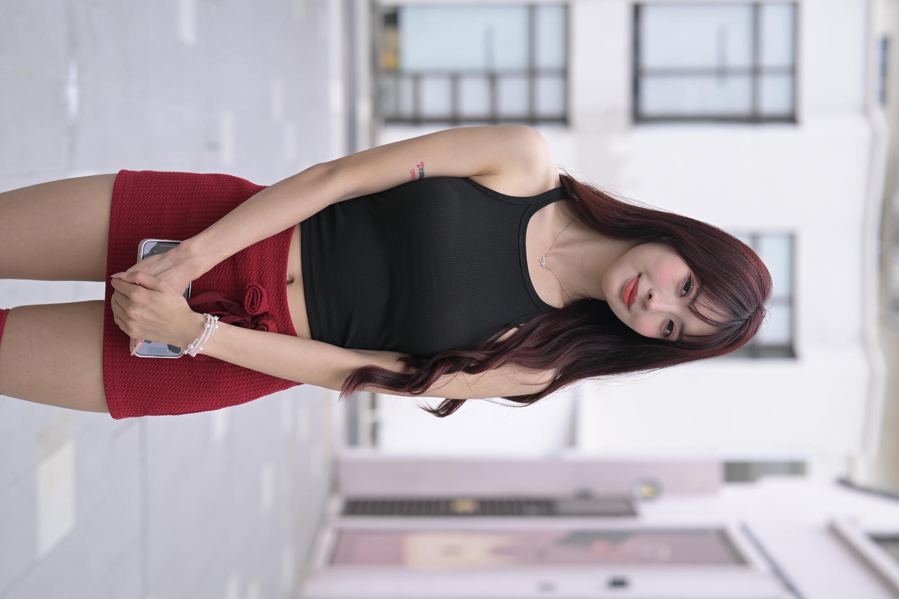 魔镜街拍 凯旋 彼方の光 红色包臀短裙黑丝吊带袜 870P+17.06GB