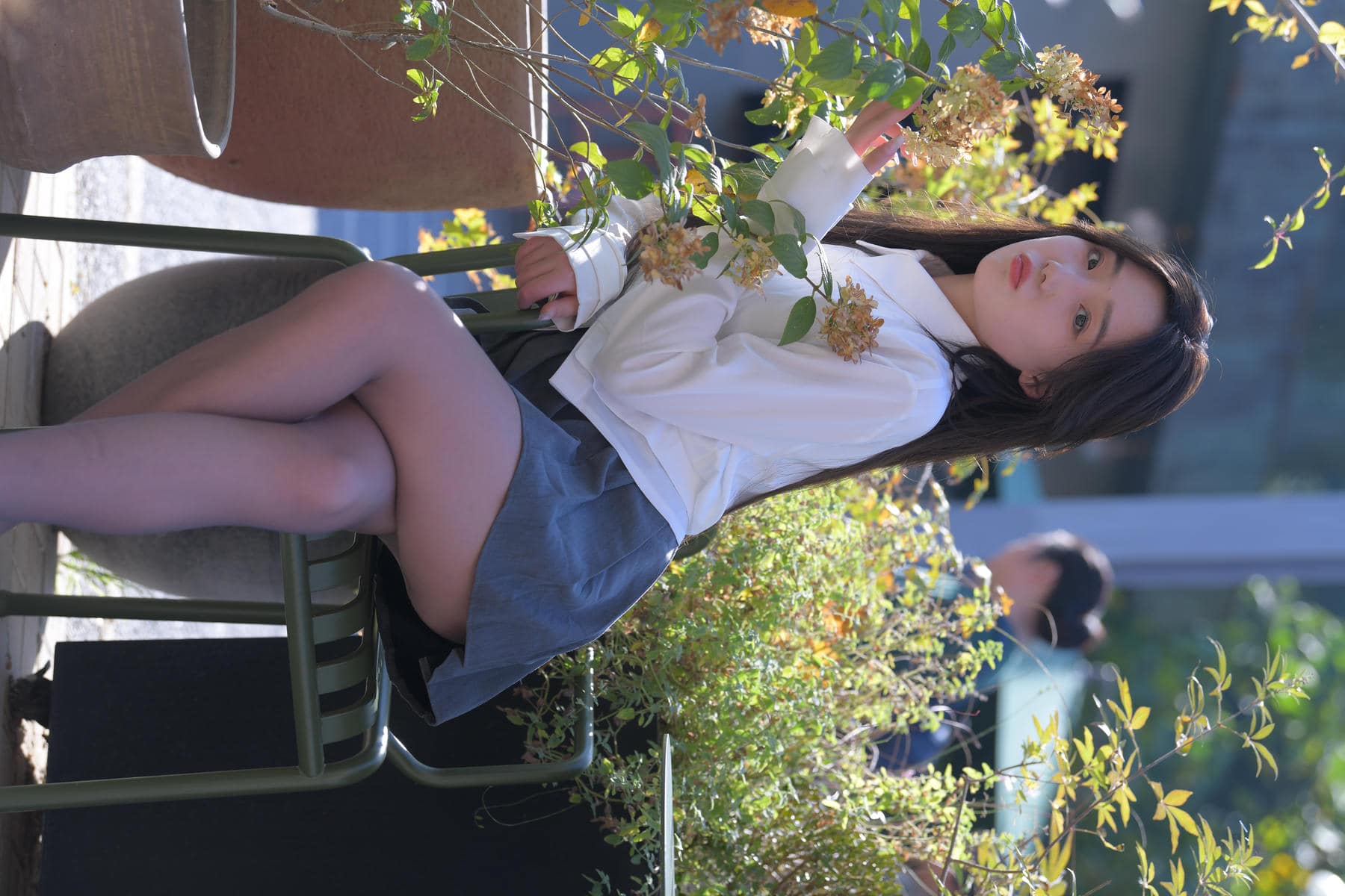 魔镜街拍 一始 茉莉雨 白衬衫灰色百褶裙油亮丝袜 1091P+23.33GB