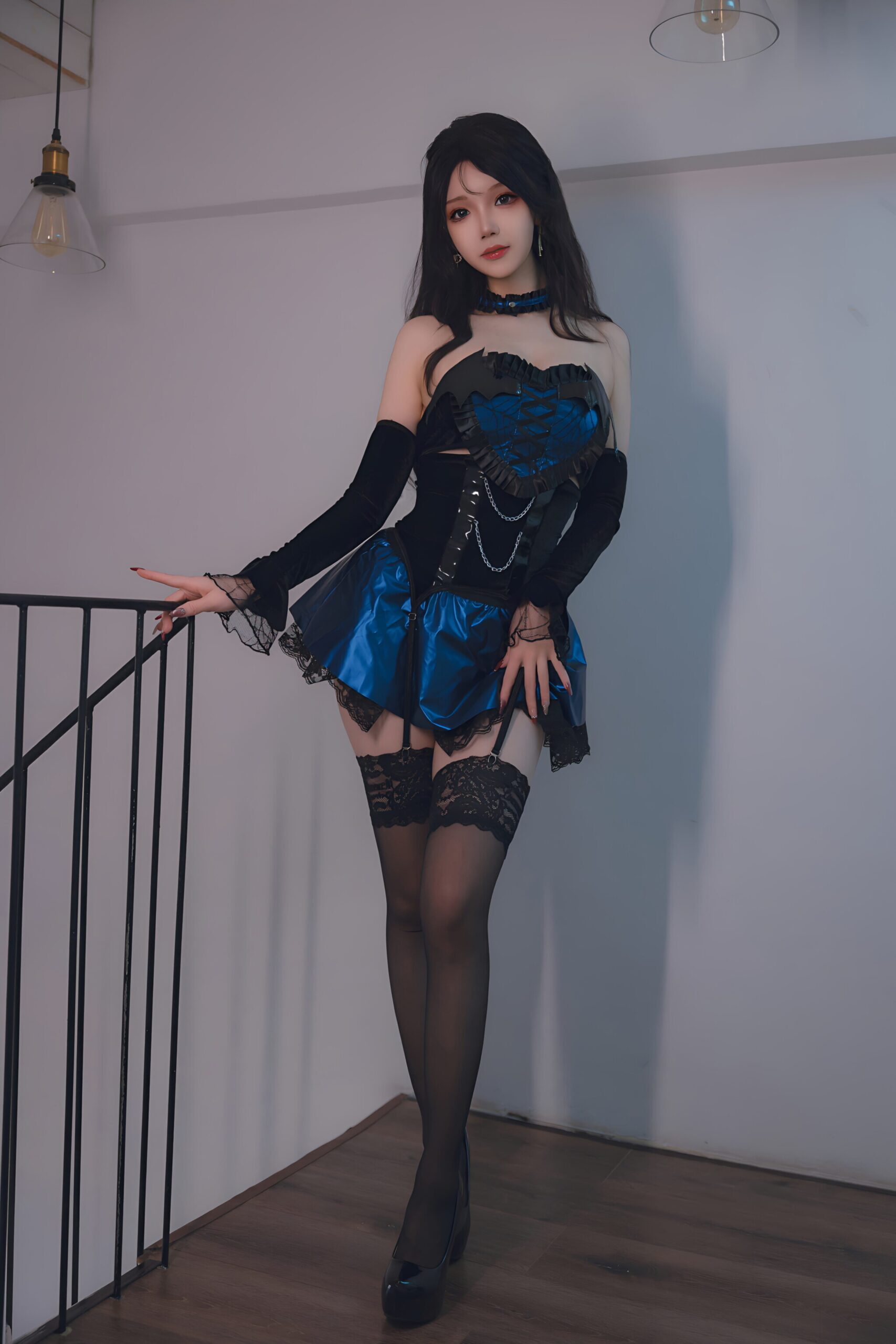 雪晴Astra – 蓝色蕾丝短裙美图拍